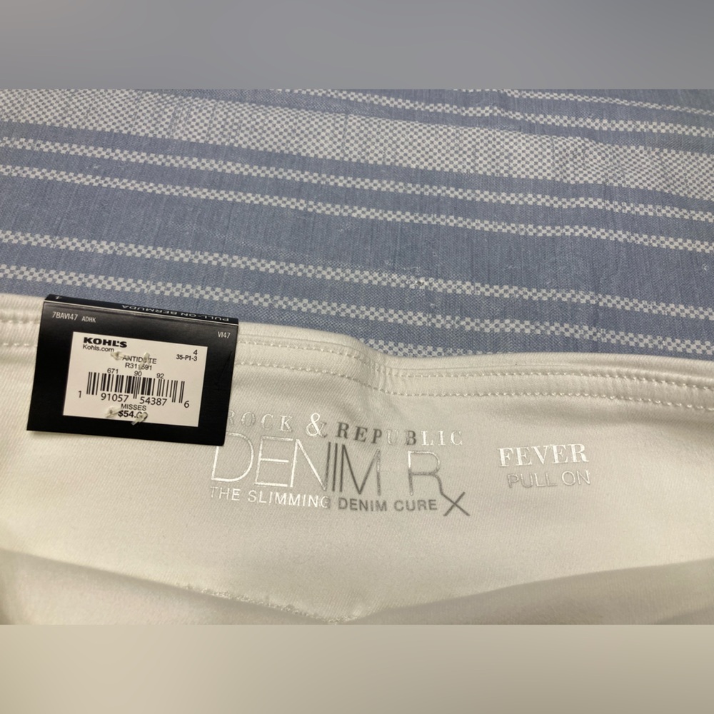 NWT Rock & Republic “Fever” white denim RX Bermuda shorts. - Picture 2 of 4